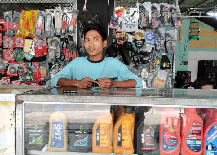 Efek Domino Dolar Ngamuk di Jember, Harga Oli hingga Ban Motor Melonjak Gila-gilaan