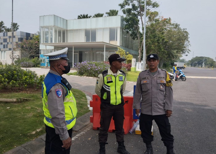 Antisipasi Kejahatan, Polsek Tandes Patroli Dialogis di Grand Pakuwon