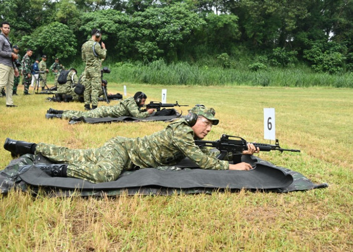 Asah Ketangkasan Tempur, Pangkoarmada II Uji Kemampuan Menembak Laras Panjang