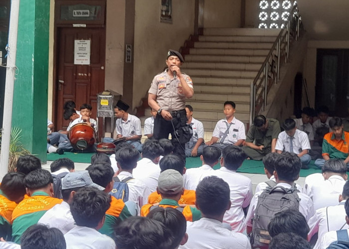 Polsek Tulangan Beri Pembinaan Pelajar SMK Persatuan 2, Wujudkan Generasi Disiplin dan Tangguh