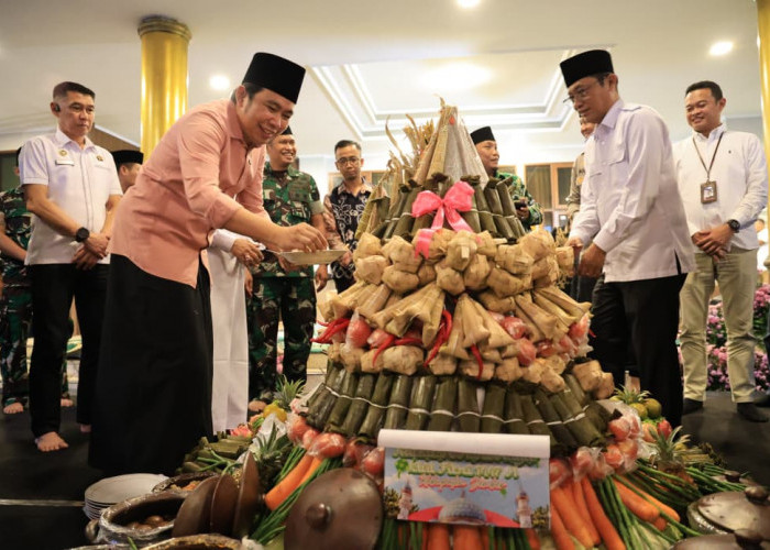 Gantikan Open House, Kehangatan Tradisi Kupatan Satukan Pemimpin dan Rakyat Jember