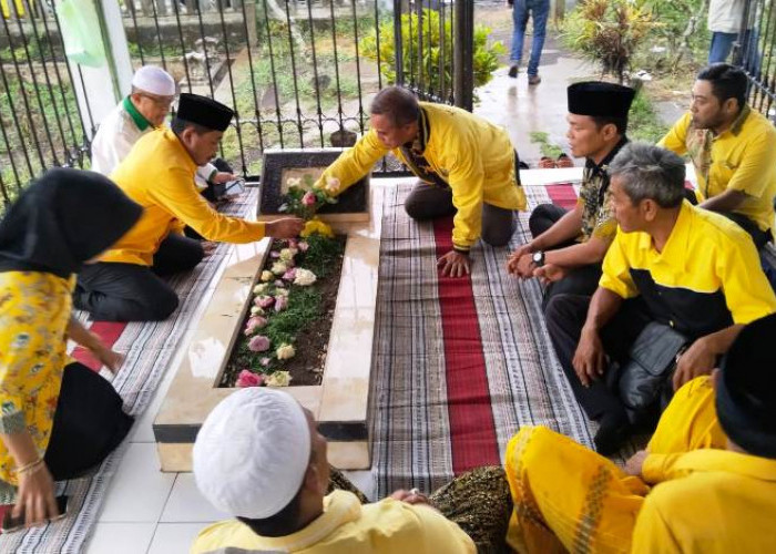 Peringati Hari Jadi Ke-61, Ketua DPD Golkar Kabupaten Malang Ziarah ke Makam Tokoh Partai