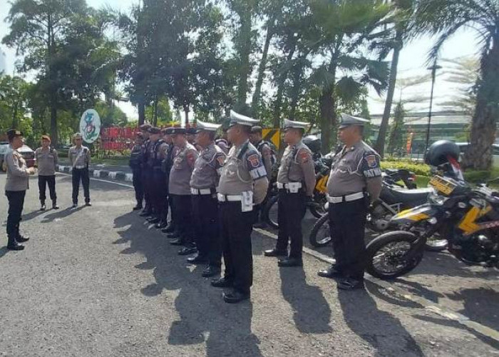 Polsek Gayungan Amankan Aksi Unjuk Rasa Buruh PT Pabrik Kertas Indonesia