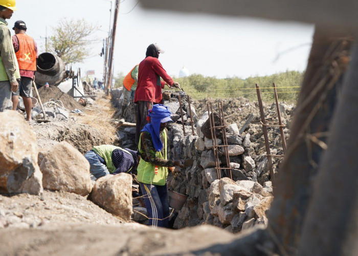 Betonisasi Ruas Jalan Kalanganyar-Segorotambak Mulai Digarap Pemkab Sidoarjo, Target Tuntas Desember 2025