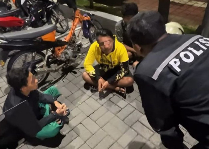Polisi Bubarkan Balap Liar di Manyar Gresik, 5 Pemuda dan 4 Motor Diamankan