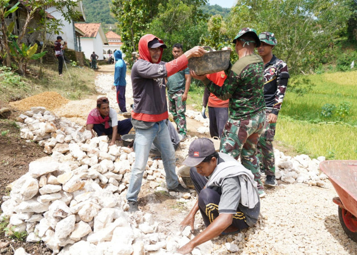 Gotong Royong TMMD 127 Bangun Akses Jalan Impian Warga Mandala