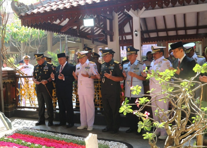 Jelang HUT ke-78 TNI, Pangdam V/Brawijaya Kunjungi Ponpes Tebuireng 