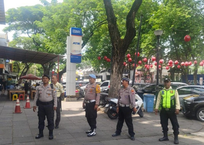 Tingkatkan Kewaspadaan di G-Walk Citraland, Polsek Lakarsantri Gelar Patroli Kota Presisi