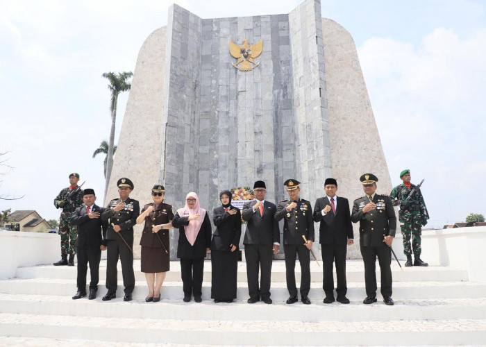 Kapolres Kediri Kota Turut Tabur Bunga di TMP, Hormati para Pejuang Bangsa