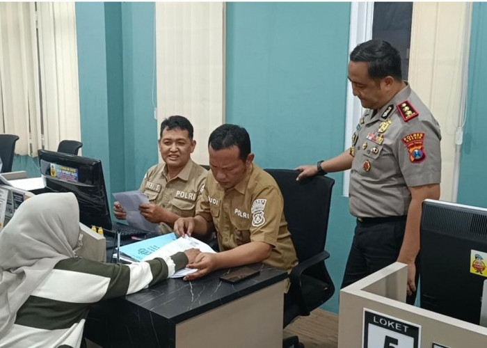 Kapolres Gresik Pantau Layanan SKCK dan Hotline 110 untuk Pastikan Pelayanan Optimal