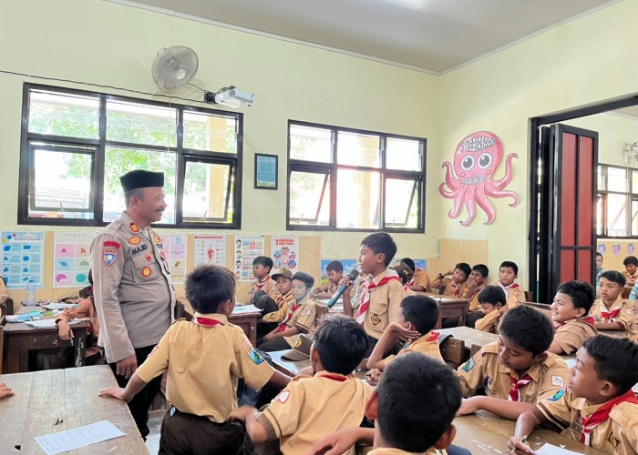 Kanit Binmas Polsek Taman Edukasi tentang Bullying dan Bahaya Narkoba di SDN Pertapan Maduretno 