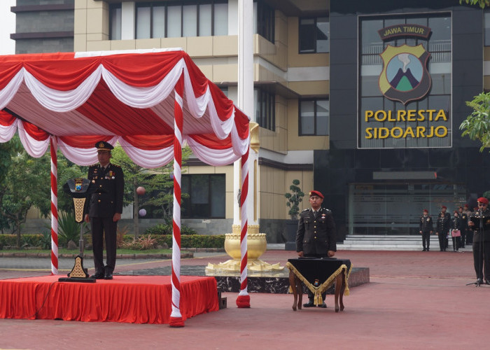Pimpin Upacara Hari Pahlawan, Wakapolresta Sidoarjo: Semangat Kepahlawanan Harus Hidup di Setiap Insan Polri