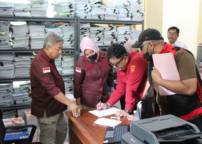 Kejari Geledah Dinkes Kabupaten Malang Terkait Dugaan Korupsi Pengadaan Ambulans