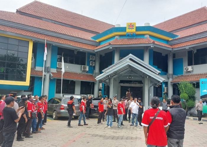 Puluhan LSM Geruduk PLN Situbondo, Pertanyakan Pemadaman Massal dan Akurasi Meteran Tua
