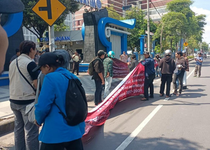 Polsek Gayungan Kawal Aksi Damai PMII Al Fatah di Kantor Dishub Jatim