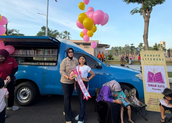 Gaungkan Minat Baca Sejak Dini, Aura Khanza Turun di CFD Alun-alun Jayandaru