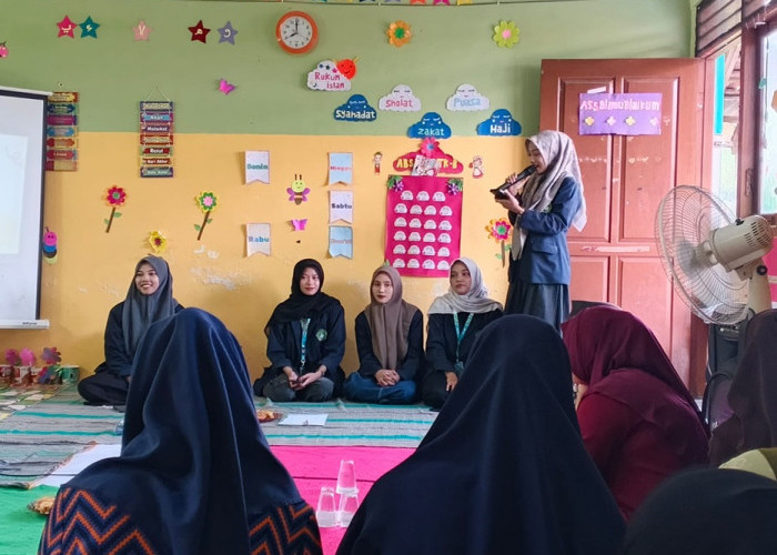 Mahasiswi Unisla Edukasi Orang Tua Soal Pola Asuh Anak Usia Dini di Lamongan