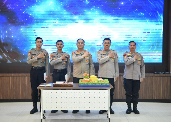 Wujud Perhatian Pimpinan, Kapolres Gresik Gelar Tasyakuran Ulang Tahun Personel