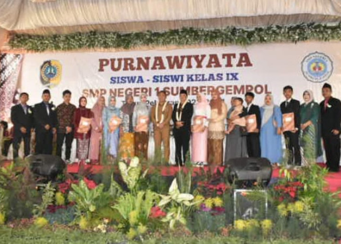 Purnawiyata SMPN 1 Sumbergempol Beri Penghargaan Siswa Berprestasi, Berikut Harapan Kedindik Tulungagung