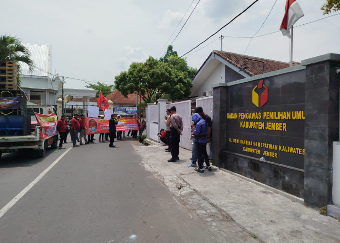 Lembaga Pemerhati Hukum Indonesia Geruduk Kantor KPU dan Bawaslu Jember