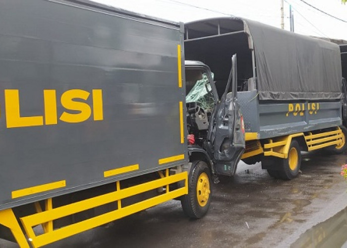 Kecelakaan 4 Truk Sabhara Polda Jatim di Gunungsari, Kasatlantas: Masih Kami Dalami
