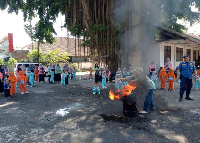 Puluhan Siswa RA Kusuma Mulya Ikuti Edukasi Pemadaman Kebakaran