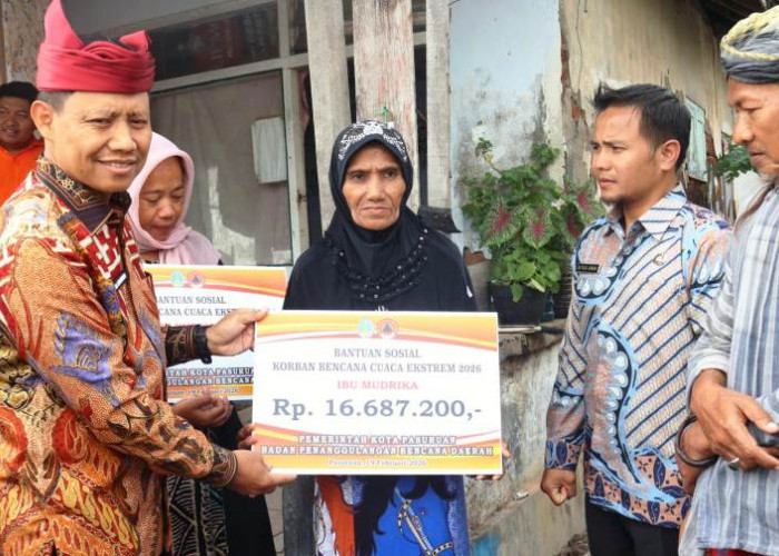 Pemkot Pasuruan Serahkan Bantuan BTT untuk Korban Bencana Cuaca Ekstrem