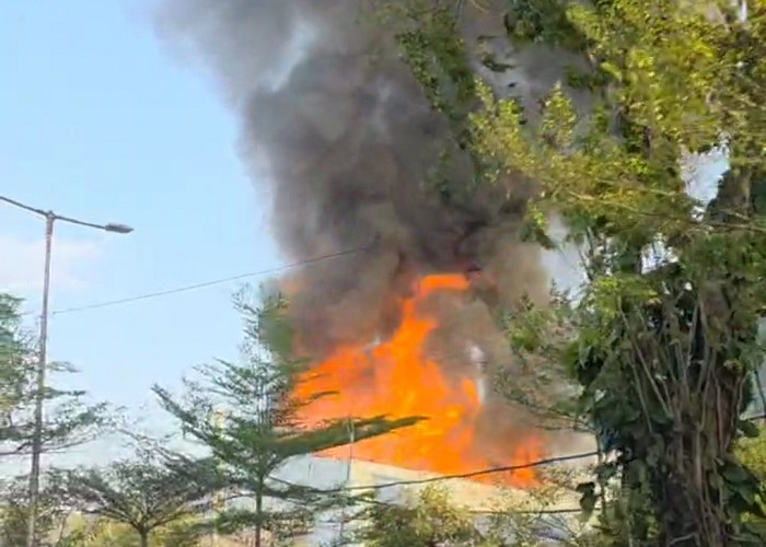 Bekas Gedung Bioskop Legendaris Oscar Kebakaran