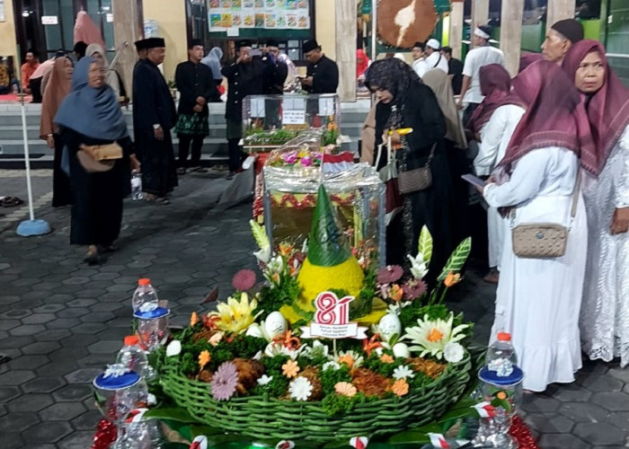 Gabungkan Maulid dan HUT RI, Remaja Masjid Beji Gelar Lomba Tumpeng dan Karak Ancak Gunungan