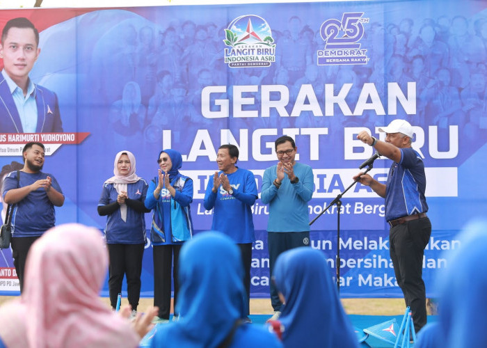 Demokrat Rayakan HUT Ke-25 dengan Aksi Nyata Bersih-Bersih Lingkungan di Kota Madiun