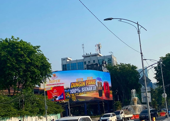 Videotron Raksasa Depan Alun-Alun Surabaya, Pemkot Genjot PAD Reklame hingga Rp200 Miliar