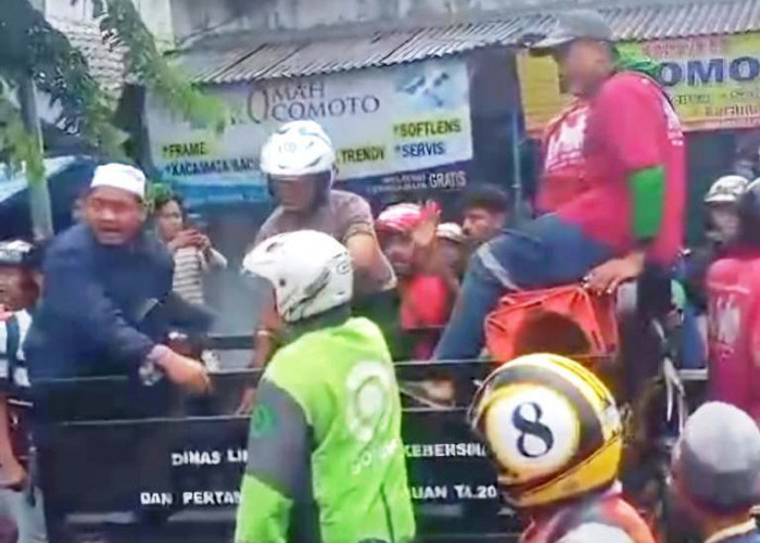 Maling Motor Pasuruan Dihajar Massa Usai Tabrak Motor Parki
