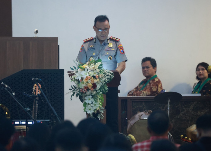 Wakapolda Jatim Gelar Kegiatan Kasih di GKJW Waru Sidoarjo, Ingatkan Bahaya Hoaks dan Perundungan