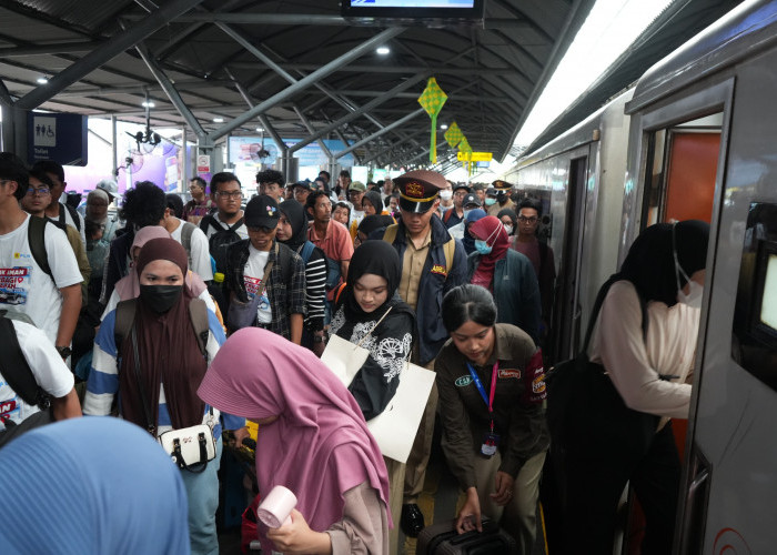 Pengguna Commuter Line Area VIII Surabaya Capai 35.223 Pengguna di H-1 Lebaran