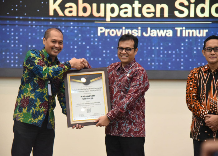 Pemkab Sidoarjo Raih Penghargaan Gadjah Mada Digital Transformation Governance Index Award