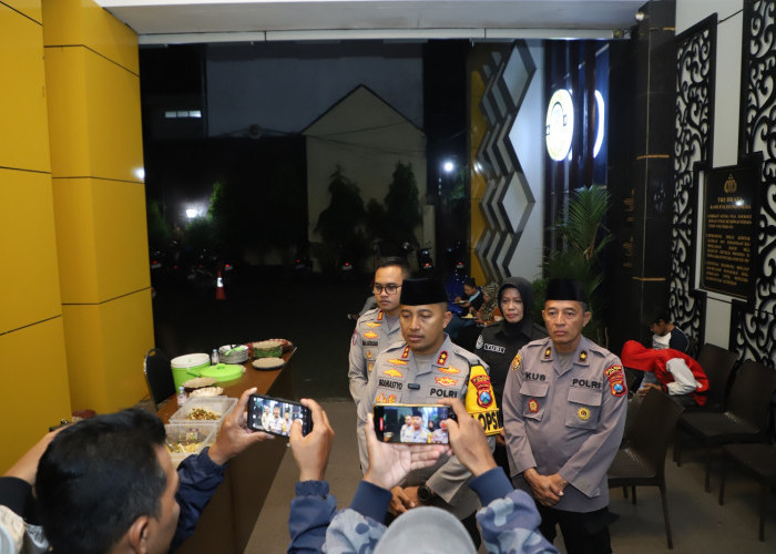 Berkah Ramadan, Warga Antusias Ikuti Sahur Bareng Polres Kediri
