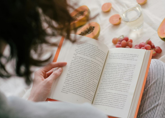 Mengapa Membaca Buku Masih Penting di Era Media Sosial?