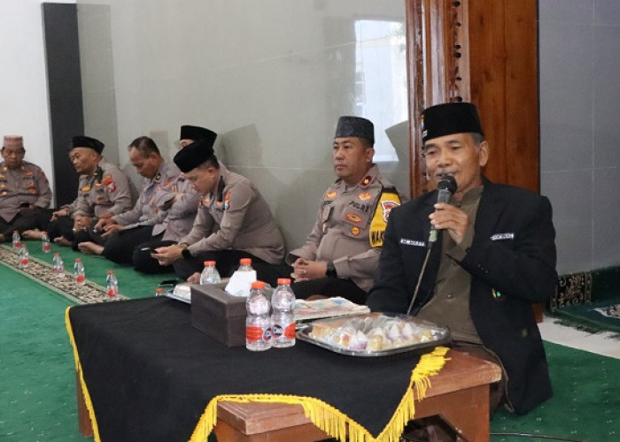 Binrohtal Polres Nganjuk Tekankan Salat Tepat Waktu sebagai Cermin Disiplin Anggota