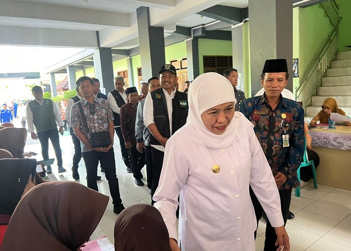  Tinjau SPMB di Ngawi,  Gubernur Khofifah Pastikan Verifikasi data Siswa Berjalan Baik
