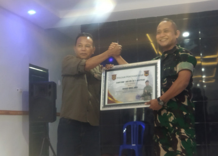 Perkuat Sinergi, Danyonif 509 Kostrad Ajak Insan Pers Ngopi Bareng dan Beri Piagam Penghargaan