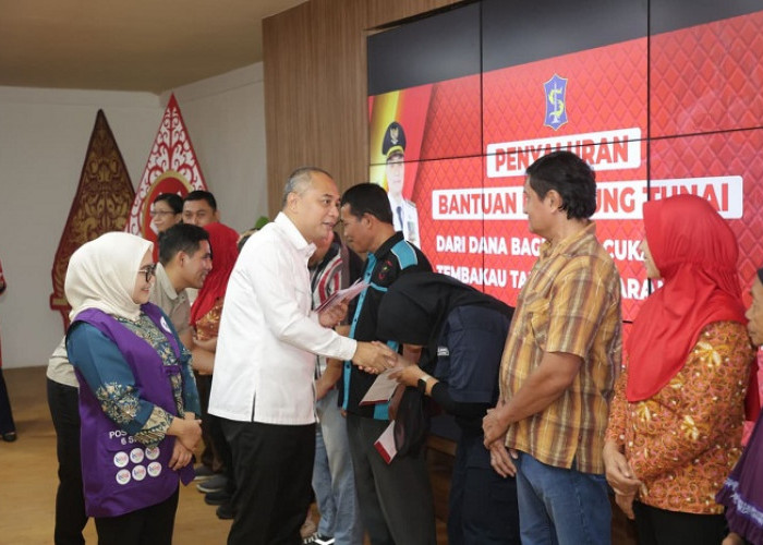 Ribuan Buruh Pabrik Rokok dan  Warga Miskin Surabaya Digelontor  BLT Dana Bagi Hasil Cukai Hasil  Tembakau 