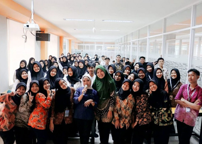 Kominfo Goes to School Dorong Masyarakat Lumajang Aktif Memantau Pembangunan Daerah