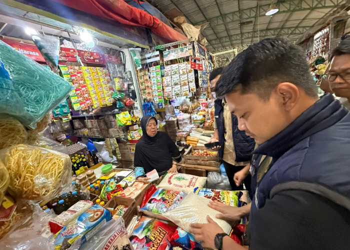 Satgas Pangan Polres Gresik Sidak Pasar Baru, Harga Beras Stabil dan Stok Aman