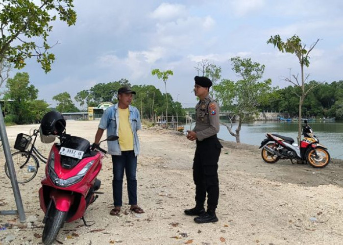 Satsamapta Polres Bangkalan Pengamanan Wisata Pantai Mertajasah