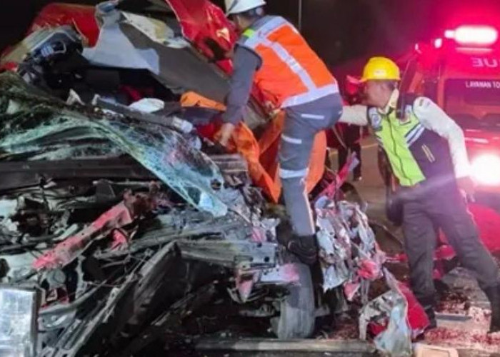 Hiace Hantam Truk di Tol Jomo, Empat Penumpang Tewas