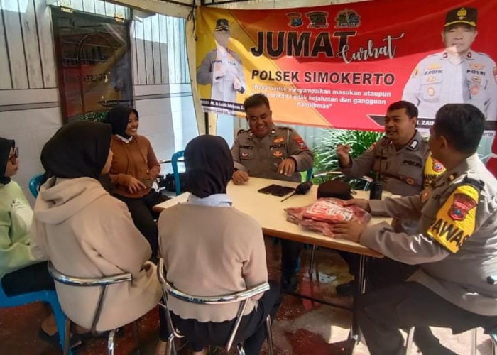 Polsek Simokerto Gelar Jumat Curhat di Depan Mall ITC, Ajak Warga Jaga Kamtibmas Jelang Akhir Tahun