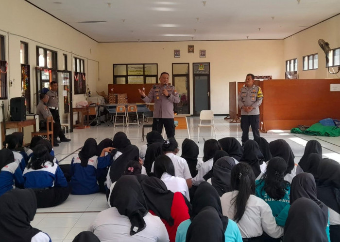 Cegah Kenakalan Remaja, Polsek Lakarsantri Beri Pembinaan di SMK PGRI 7 Surabaya