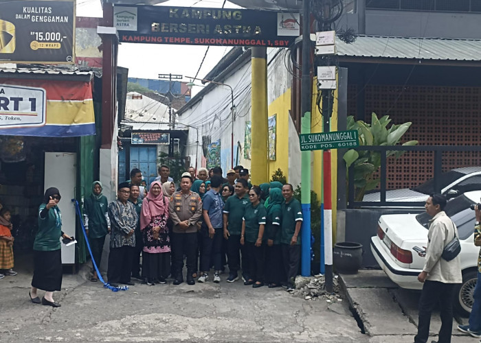 Kapolsek Sukomanunggal Hadiri Peresmian Gapura Kampung Berseri Astra di Kampung Tempe