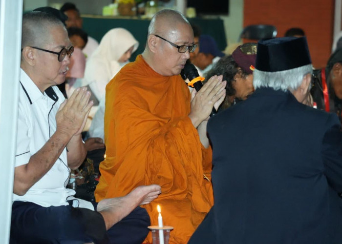 Solidaritas untuk NTT, Ning Ita dan Warga Mojokerto Gelar Doa Bersama Lintas Agama Sekaligus Berdonasi