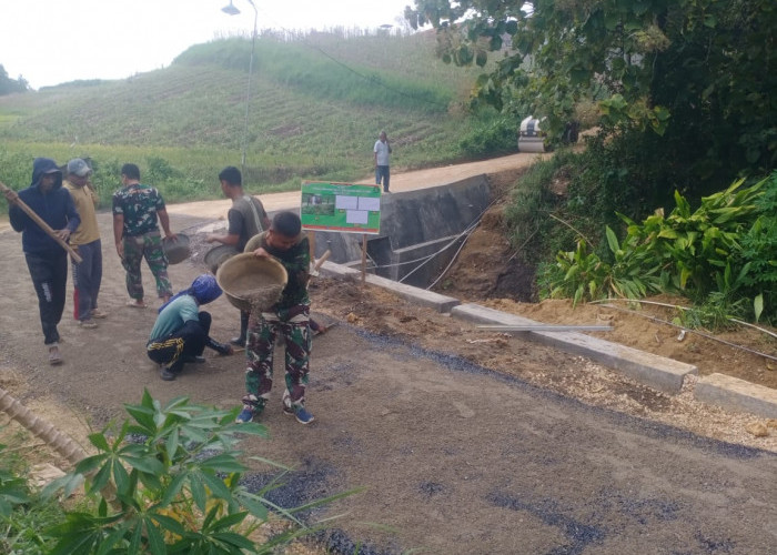 Tangis dan Harapan Arina di Balik TMMD 127: Jalan Licin Kini Mulai Berubah